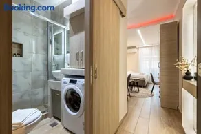 COZY DOWNTOWN APARTMENT - Image 1