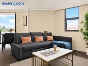 Prime Sydney 3BR - Pool,Gym 2 Parking with Balcony - Image 2