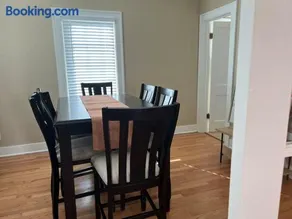 Freshly renovated home in a vintage neighborhood - Image 3