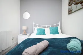 Cosy 2 Bed Flat 1 in Bridgend - Image 4