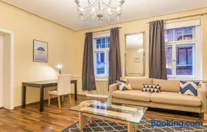 Charming spacious 3 bedroom in Old Town - Image 3