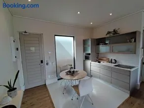 210 Gallery Luxury Studio Apartment - Image 3