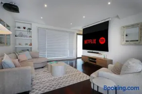 Home Away From Home - Maribyrnong Boutique Townhouse - Image 3