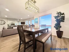 Modern Coastal Escape Breathtaking Ocean - Image 5