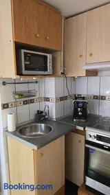 Modern Family Stay near CNE | Parking & Workspace - Image 3