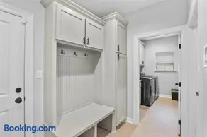 Modern Comfort Cozy 3BR Family Home in Longview - Image 2