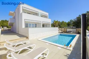 Apartments Villa V - Swimming Pool & Sea View - Image 1