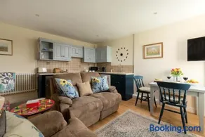 Chirk Cottage at Hill House Farm Cheshire - Image 2