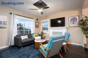 3-Bedroom, Private Backyard, Historic, Prime Location - Image 1