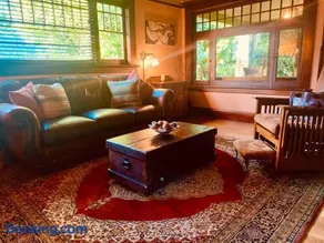 Charming Garden Cottage - Image 3