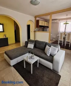 Apartments Lošotovi Vrboska - Image 3