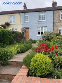 Beautiful stone cottage in peaceful village - Image 2