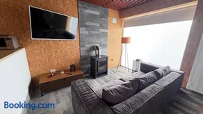 Chalet con Jacuzzi y Chimenea, FIBRA 600MBS - Image 1