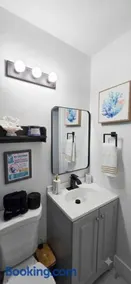 Modern 2-Bedroom Apartment Near Design District & MIA - Image 2