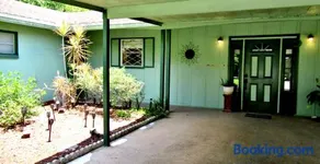 Eric and Nancy's Boutique Bed and Breakfast - Image 1