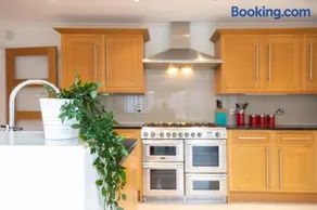 Central Ashford Stay - Contractors & Families Welcome - Free Parking - Image 5