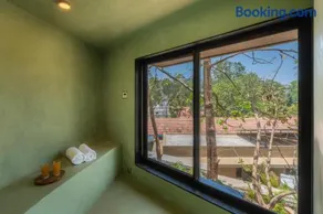 SaffronStays Lokahi - Image 2