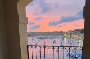 Front Row Malta - Enjoy Valletta Sunsets from this Seafront Home with 3 Bedrooms Overlooking Grand Harbour - Image 2