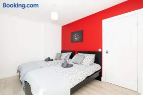 Parking - Wi-Fi -Near Falkirk & Stirling -Sleeps 9 - Image 1