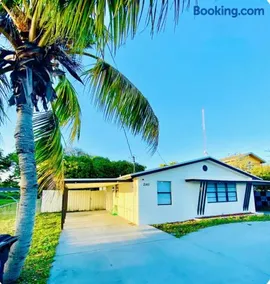 Serene 3-Bedroom renovated house with AC in Fort Lauderdale - Image 3