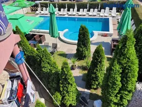 Poseidon Apartment - Pool Access & Free Parking - Image 1