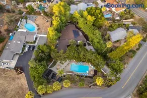 Entire Private Home with 2 Bedroom 2 Bathrooms, Pool, Sauna, Gym, 3 Bed, Parking Yard, Ranch Style, Available Now - Image 3