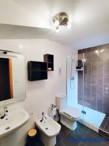 Modern duplex in downtown Cambados - Image 4