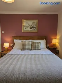 Whittakers Barn Farm Bed and Breakfast - Image 3