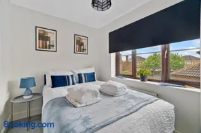 The Pondmore-Spacious Detached house in Ashford with free parking close to M20 - Image 3