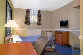 Foothills inn - Image 3