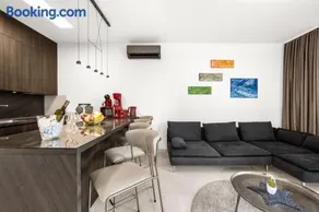 Pure Bliss Villa With Jacuzzi - Happy Rentals - Image 5