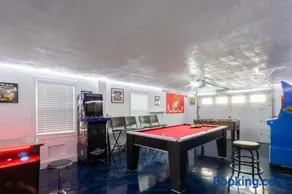 The Marine Oasis, Elite Entertainment, Comfort, and Arcade - Image 3