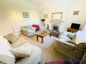 4 Bed-FreeWiFi-Sleeps 8-CarCharger - Image 4