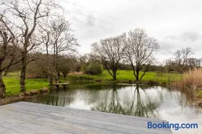 Lavish Farmhouse with Private Lake & Gardens - Image 2