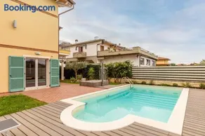 Familienfreundliche Villa mit privatem Pool und Garten | Bergblick | Ideal für Homeoffice - Image 1