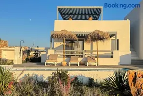 The Nine Graces- Céline, Elegant House with Pool, Garden & Rooftop - Image 1