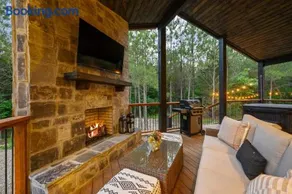 New At Ease Honeymoon Cabin Hot Tub Romantic - Image 3