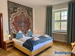 Kavaliershaus neben Schloss Rauenstein - Image 2