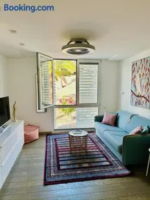 AMBER APARTMENTS - PINK STUDIO - Image 1