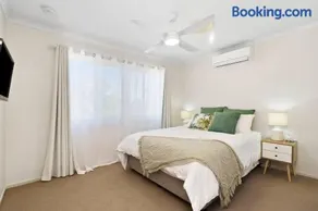 Fully airconditioned, pet friendly, 5mins to beach - Image 1