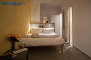 Raffaela's Suite & Rooms Vatican Guest House - Image 2