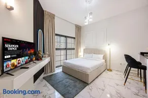 Sophisticated Studio with Dubailand Views - Image 1