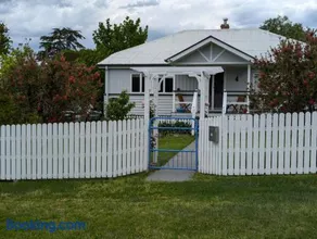 Amiens Cottage, historic, quiet, in heart of Stanthorpe - Image 1