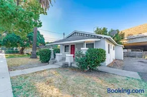 Charming Monrovia Bungalow Near Pasadena and LA - Image 3