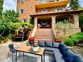 Villa Gioiella Sleeps 13 Near Cortona & Montepulciano - Image 2