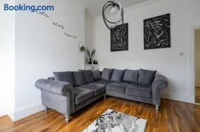 Coatbridge Apartment - Image 2