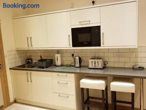 London Luxury Apartments 1min walk from Underground, with FREE PARKING FREE WIFI - Image 5