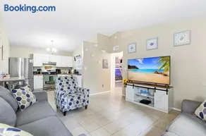 22 min to Beach-2 bd room-Self check in -sleep 6-BBQ-WD - Image 3