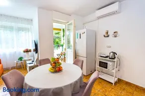 Cozy 2 Bedroom APT 15 Min Walk From Split Center and Beach - Image 1
