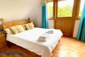 Primrose Lodge with Hot Tub near Waterpark and Trails - Image 2